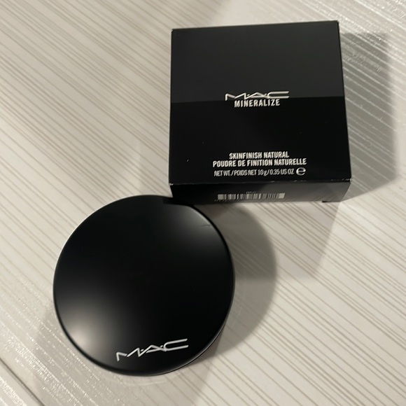MAC COSMETICS Mineralize Powder - Picture 1 of 4